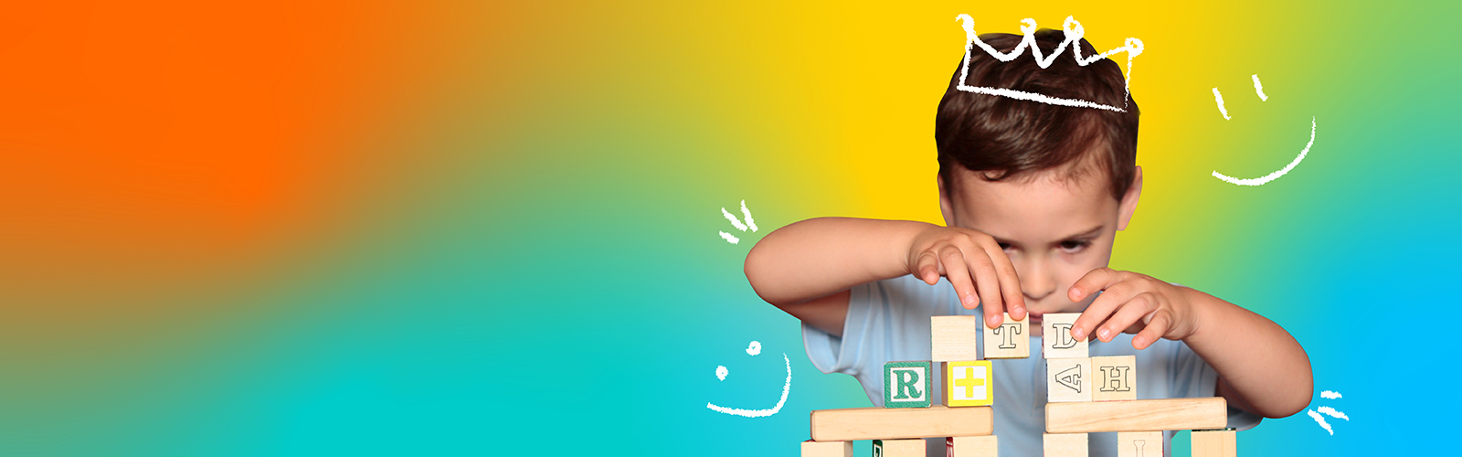 Niño jugando con cubos
